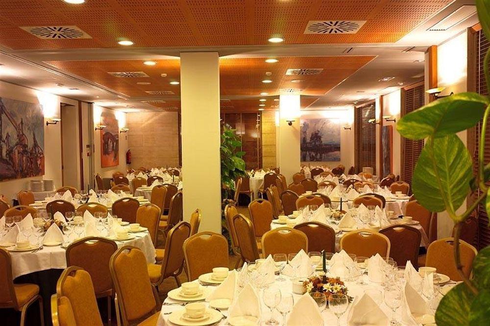 Oca Villa De Aviles Hotel Restoran fotoğraf